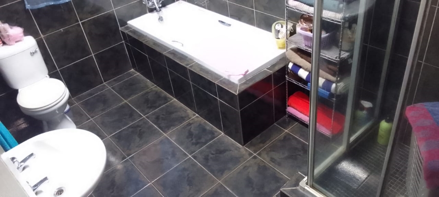 3 Bedroom Property for Sale in Azalea Park North West